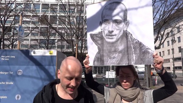 Павленский художник красная площадь