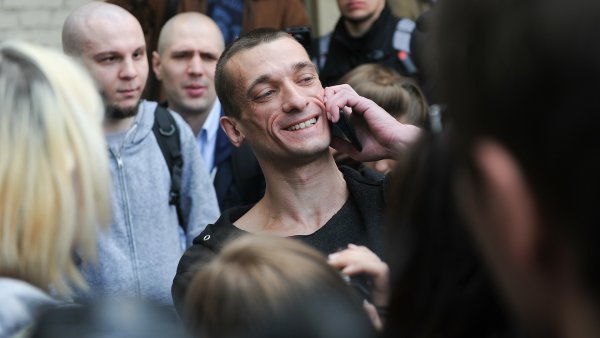 Пётр Павленский Франция