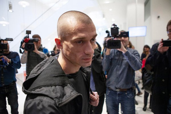 Петр Павленский красная площадь