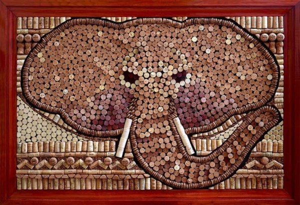 Панно из пробок от шампанского