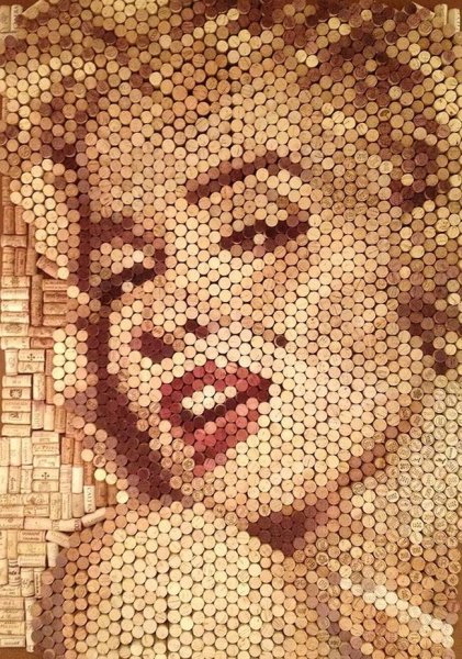 Панно из бутылочных пробок