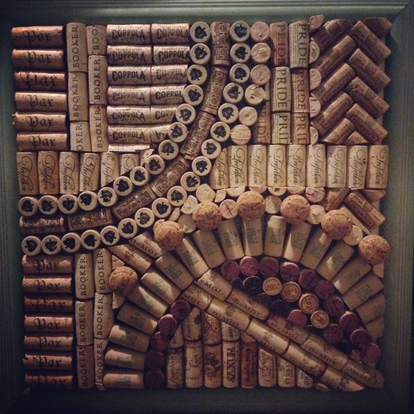 Панно из бутылочных пробок