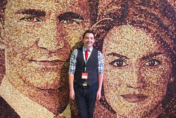 Портрет из винных пробок