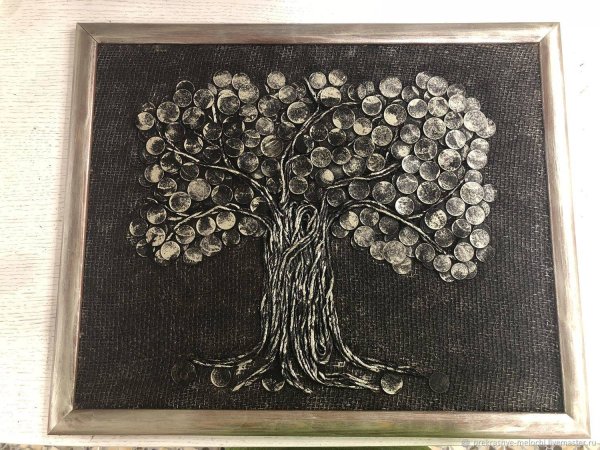 Денежное дерево с монетами