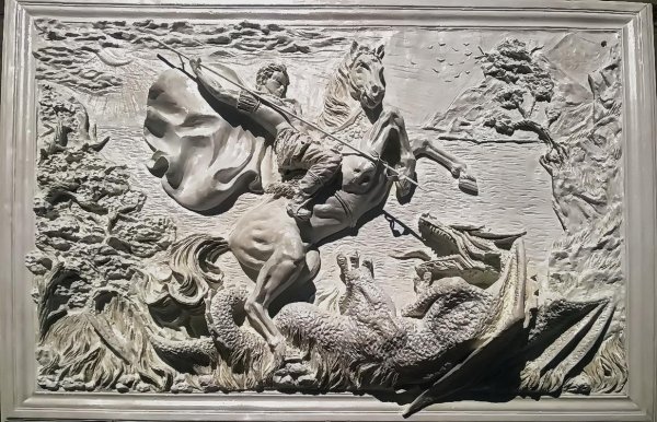 Барельеф Георгия Победоносца