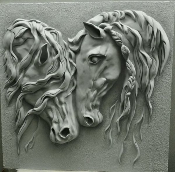 Скульптура горельеф лошади