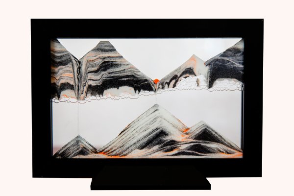 Картина из песка в рамке