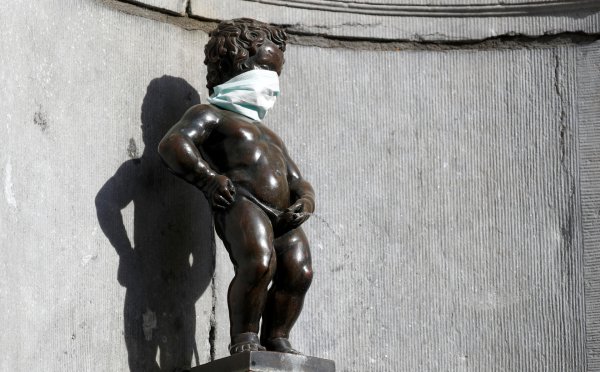 Скульптура писающий мальчик Бельгия