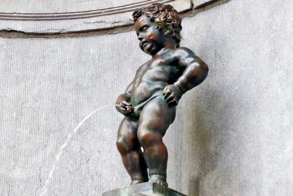 Санкт-Петербург памятник писающий мальчик