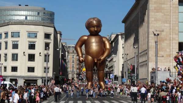 Писающий мальчик