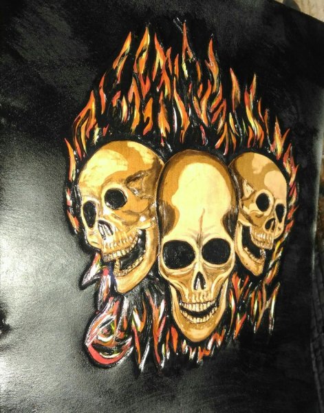 Современное искусство череп