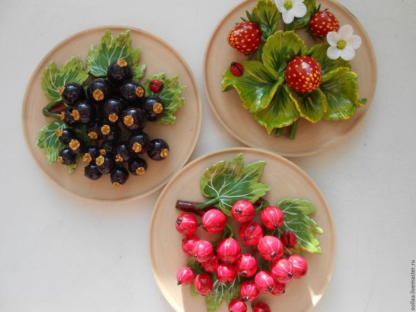 Ягоды из соленого теста