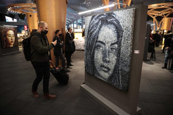 Картины в стамбульском аэропорту