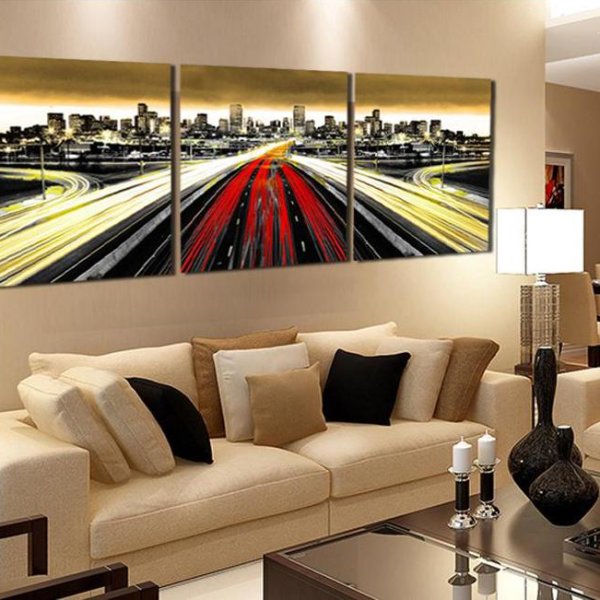 Модульная картина в зале над диваном
