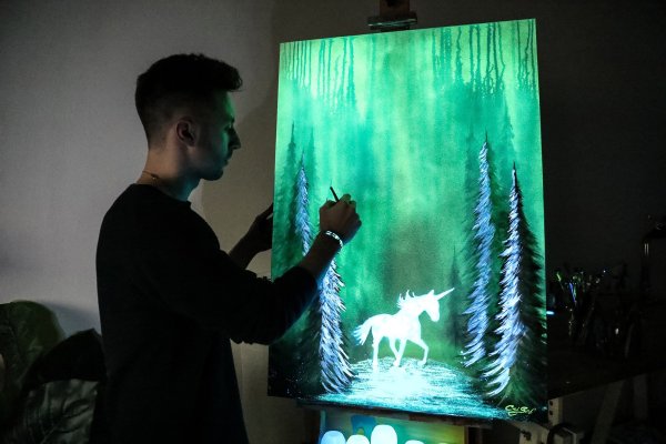 Никита Бусяк светящиеся картины