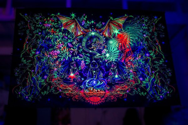 Полотно светящиеся в ультрафиолете