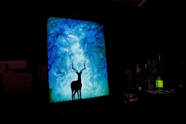 Рисование светящимися красками