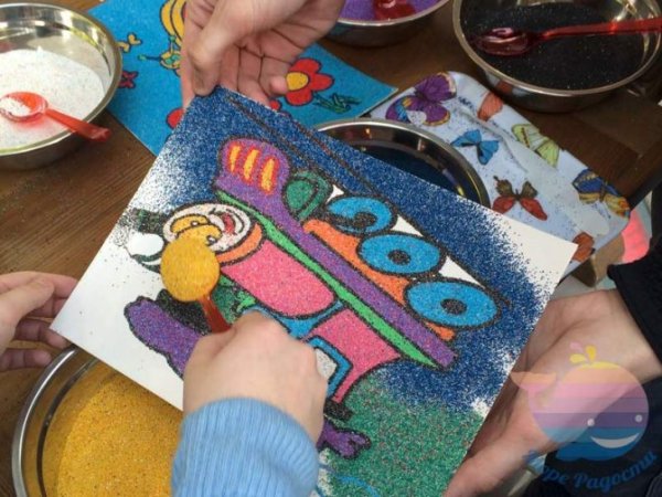 Рисование цветным песком