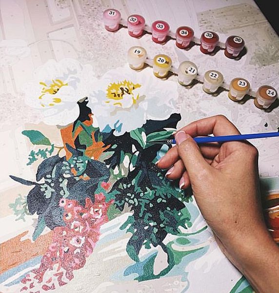 Краски с кисточкой