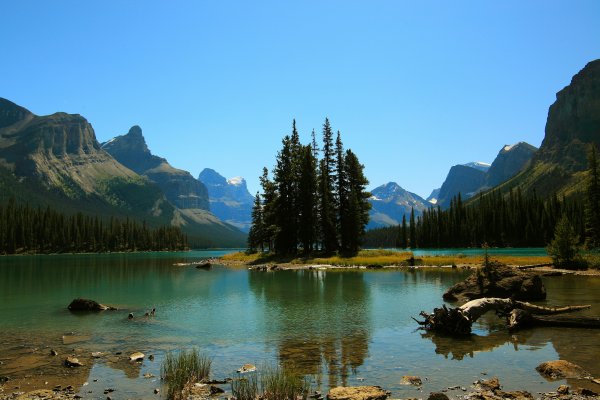 Озеро в парке Стоун Маунтин
