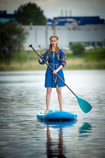 Девушка с веслом в живописи