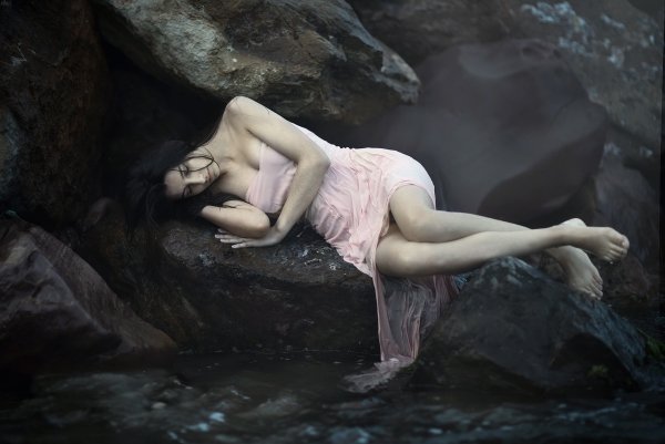 Елена Лотова босиком