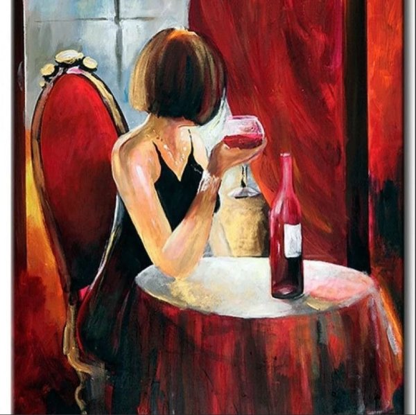 Девушка с бокалом вина