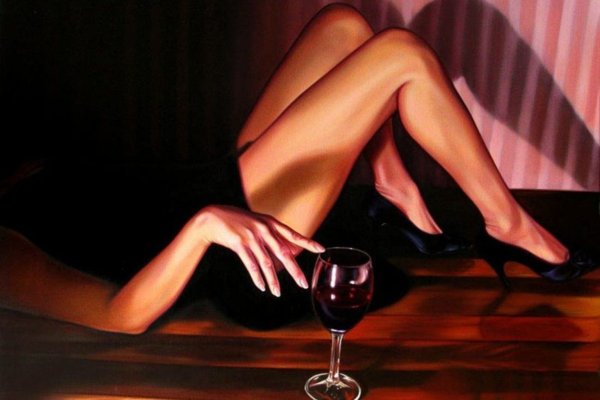 Девушка с вином