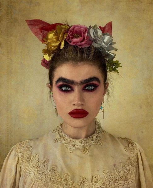 Фрида Кало автопортрет с терновым ожерельем и Колибри