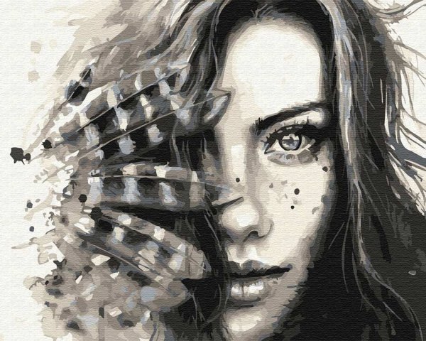 Tanya Shatseva с перьями