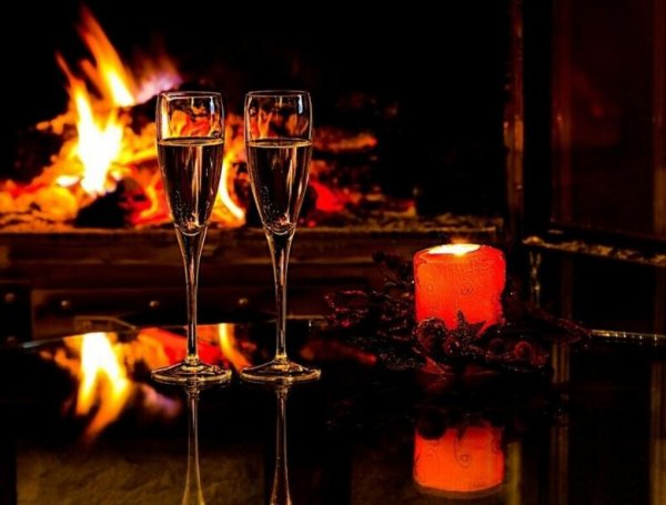 Романтический ужин у камина