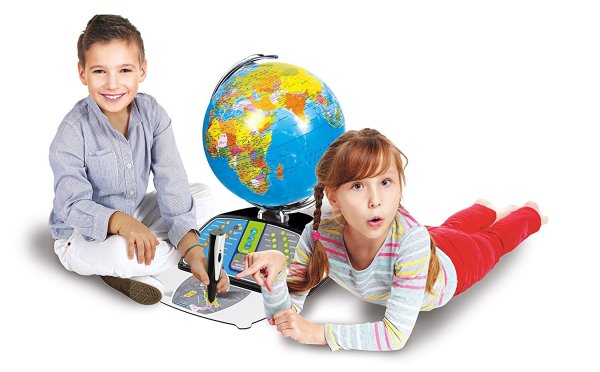 Мальчик с глобусом