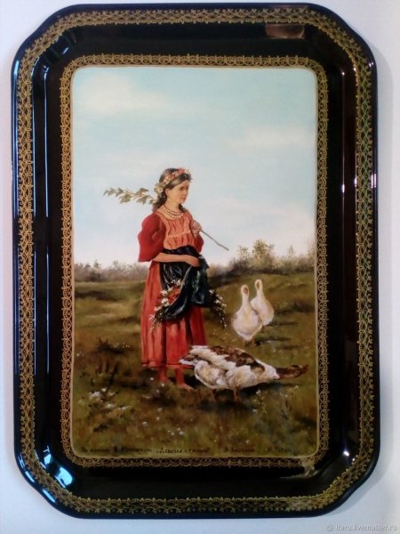 Официант на белом фоне