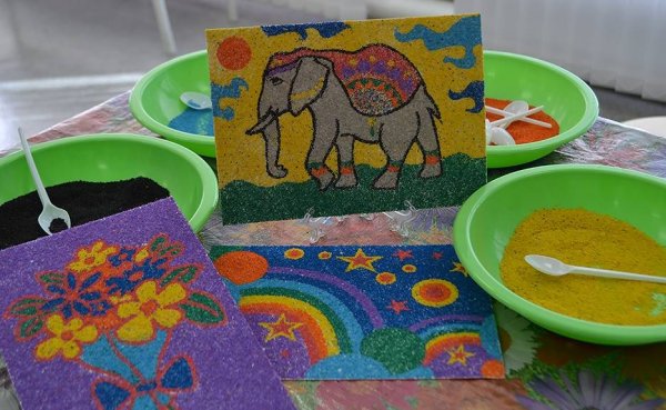 Рисование цветным песком для детей