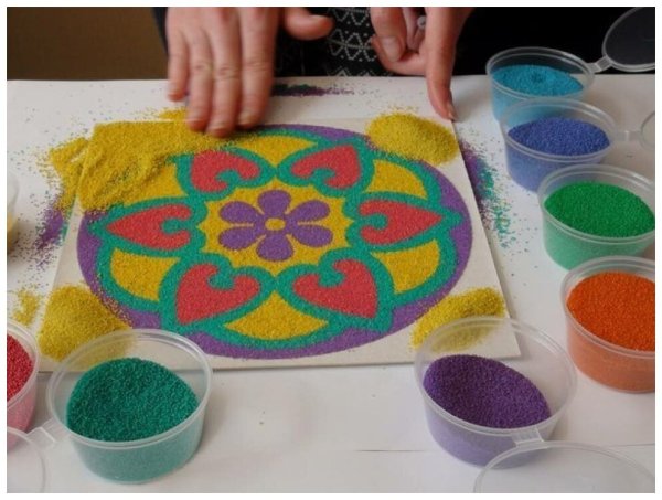 Рисование цветным песком для детей