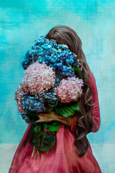 Девушка с цветами