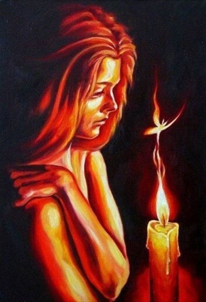 Девушка в пламени свечи