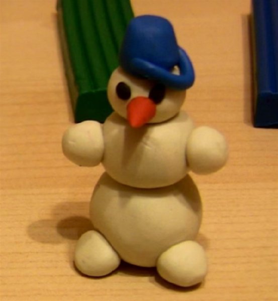 Лепка снеговика из пластилина