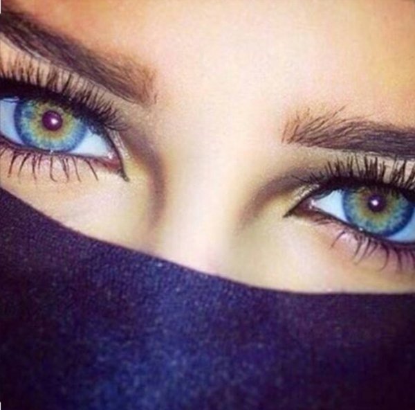 Мусульманка с голубыми глазами