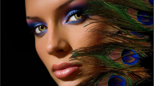 Яркий макияж