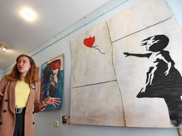 Бэнкси «девочка с улетающим шариком»