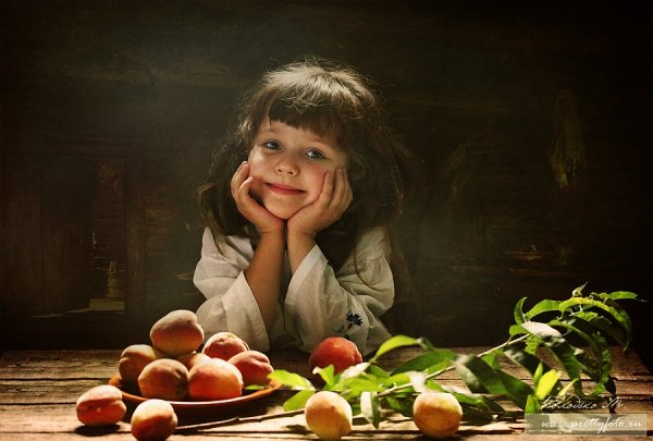 Валентин Серов девочка с персиками