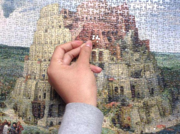 Собранный пазл в рамке