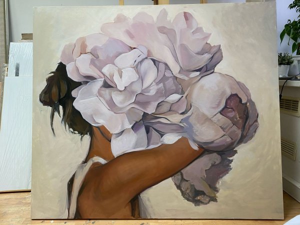 Девушка с пионами картина