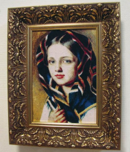 Девушка в клетчатом платке