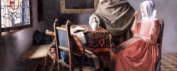 Офицер и смеющаяся девушка