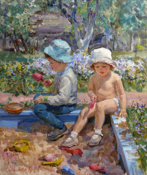 Елена Сальникова в песочнице