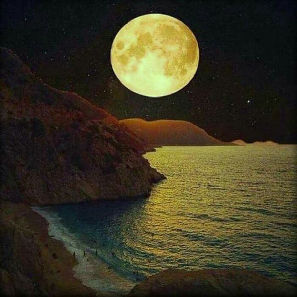 Золотая Луна