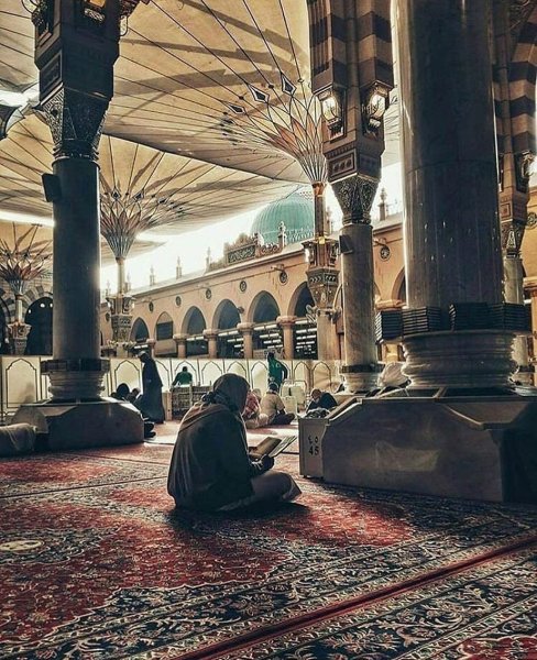 Коран зеленого цвета