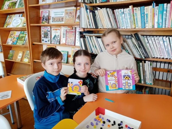 Домик из книг